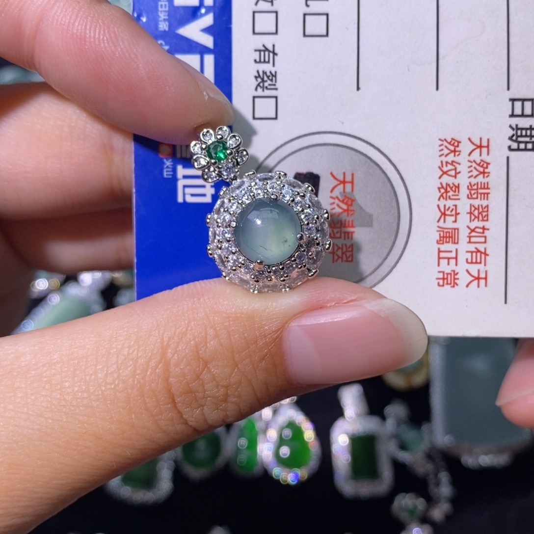 翡翠未镶嵌颈饰天然