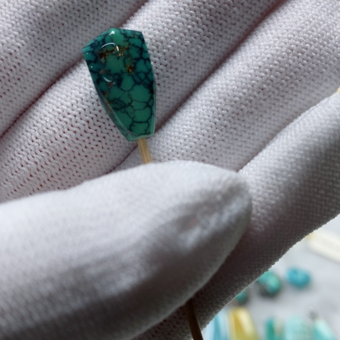 绿松石颈饰未镶嵌