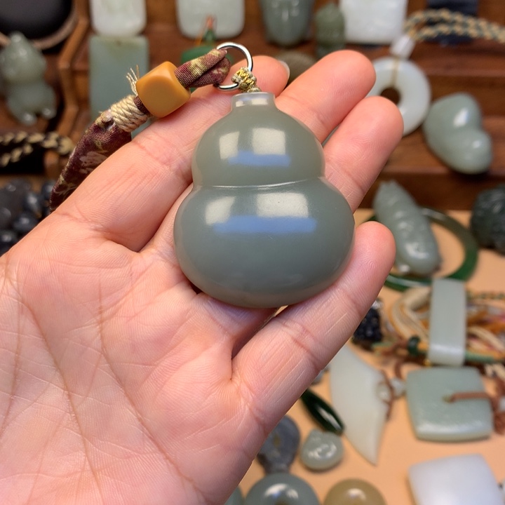 S****和田玉未镶嵌颈饰