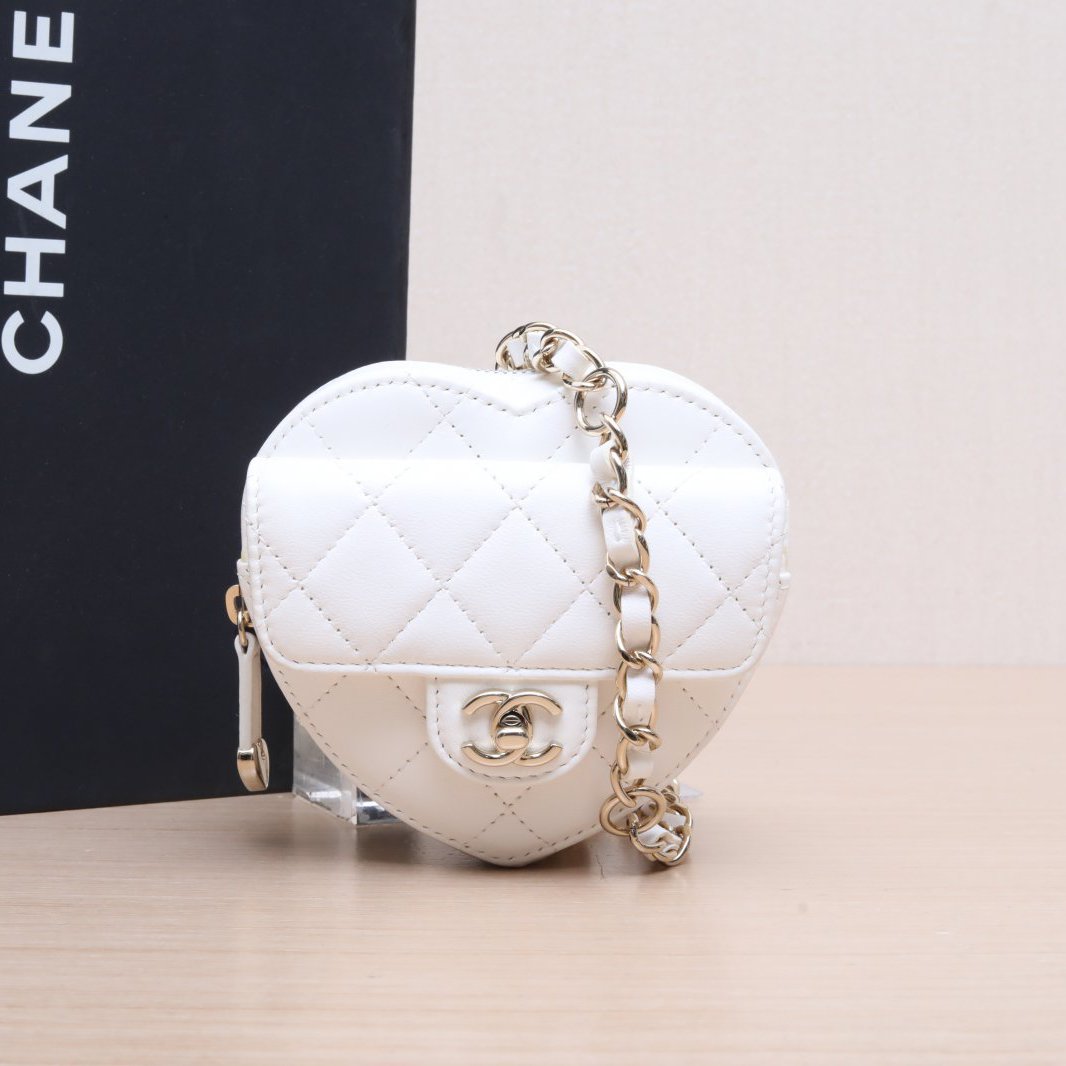 99新 Chanel/香奈儿 小花攀攀22SS 桃心爱心白色 皮革S 31开