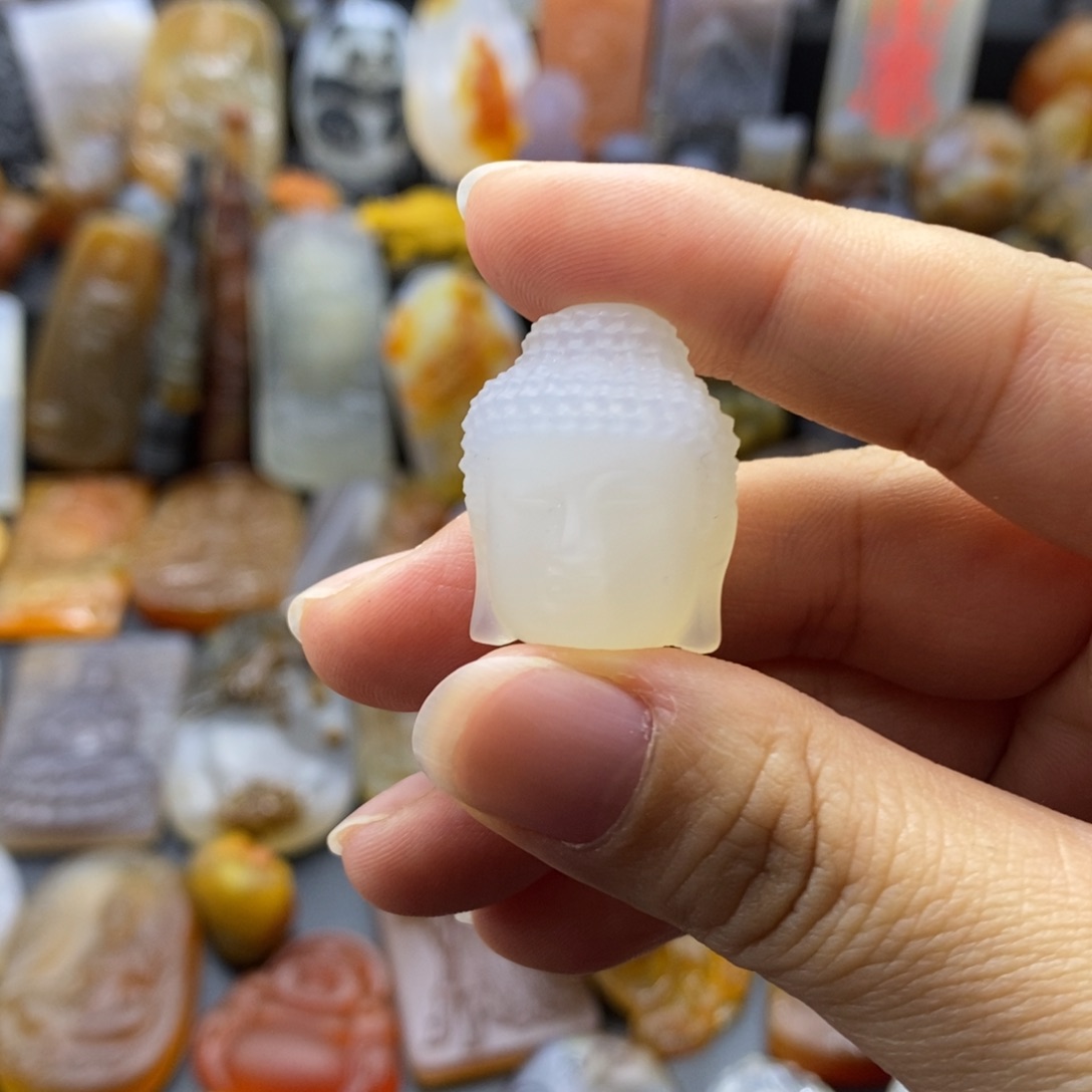 玛瑙/玉髓颈饰未镶嵌奔***牛