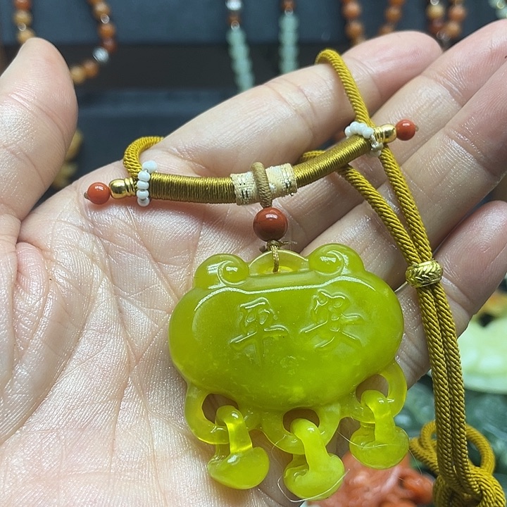 未镶嵌蛇纹石玉颈饰