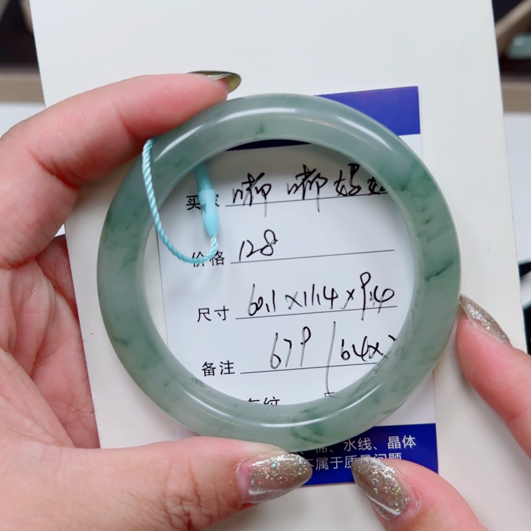 嘟***妈石英质玉手镯未镶嵌