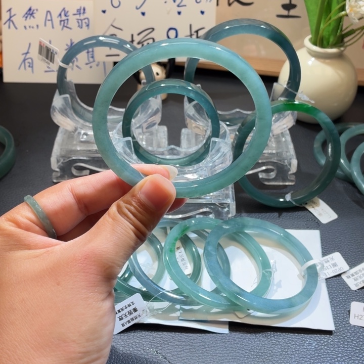 阿****未镶嵌手镯翡翠冰晴蓝