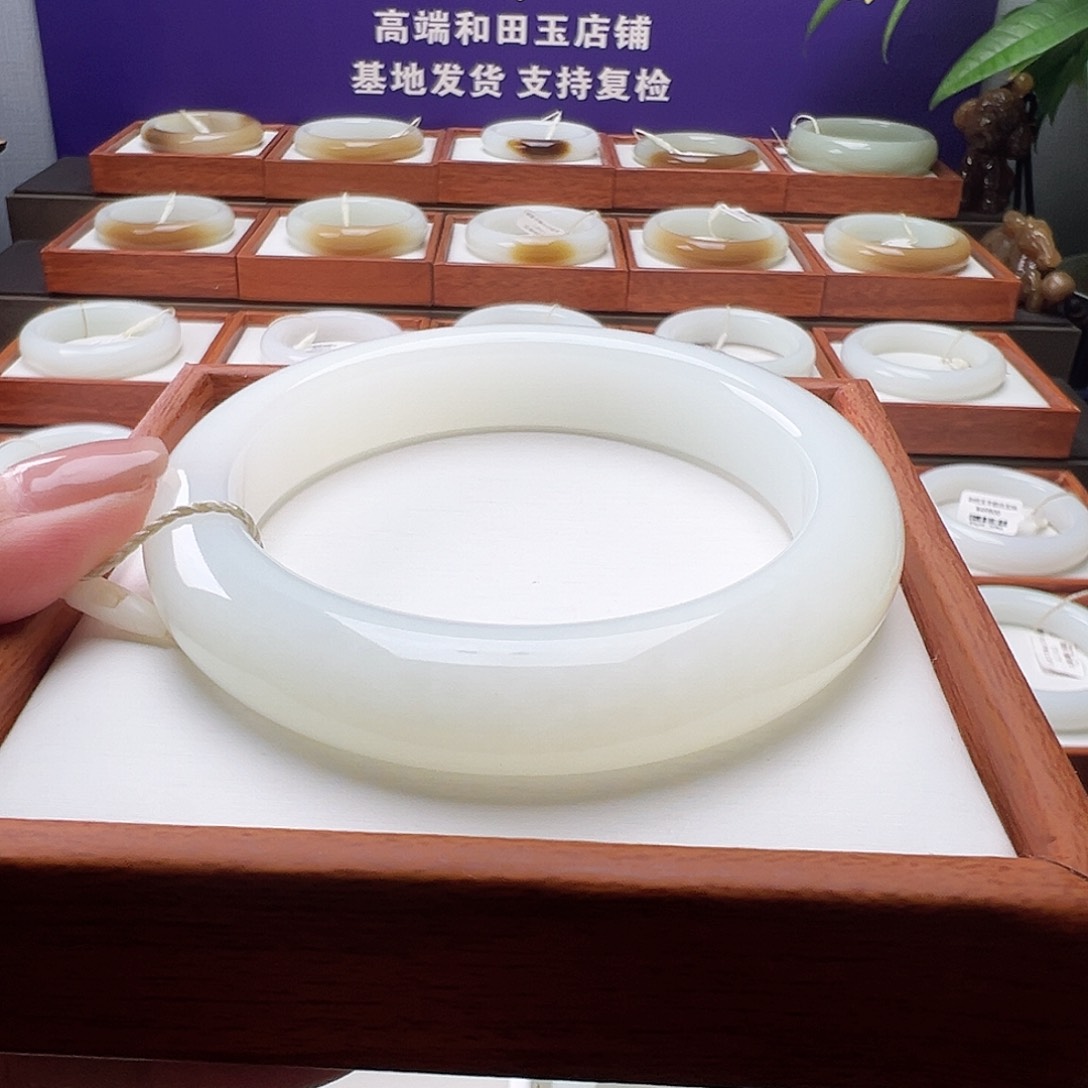 和田玉手镯未镶嵌61