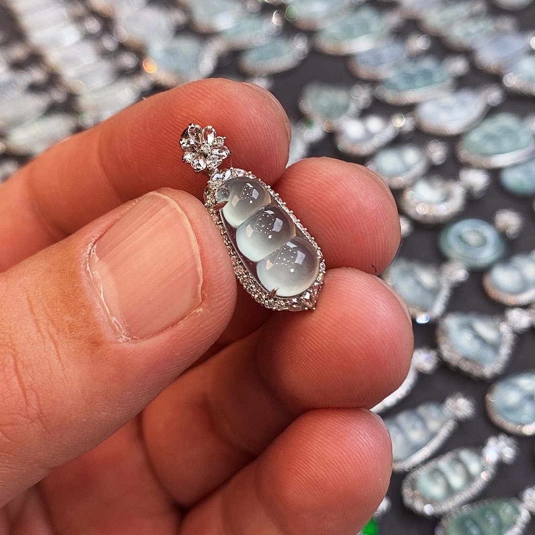 翡翠颈饰18K金镶嵌伊*豆子