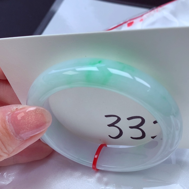 翡翠手镯未镶嵌翡翠