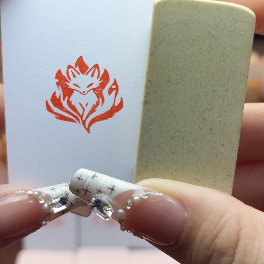 寿山石印石九尾白狐2.5