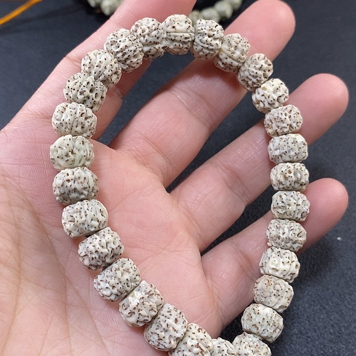 手串星月菩提雕刻