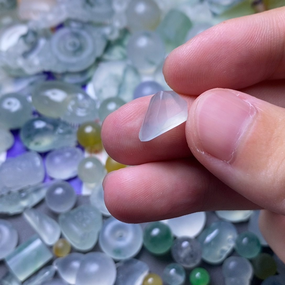 定制翡翠未镶嵌挂件