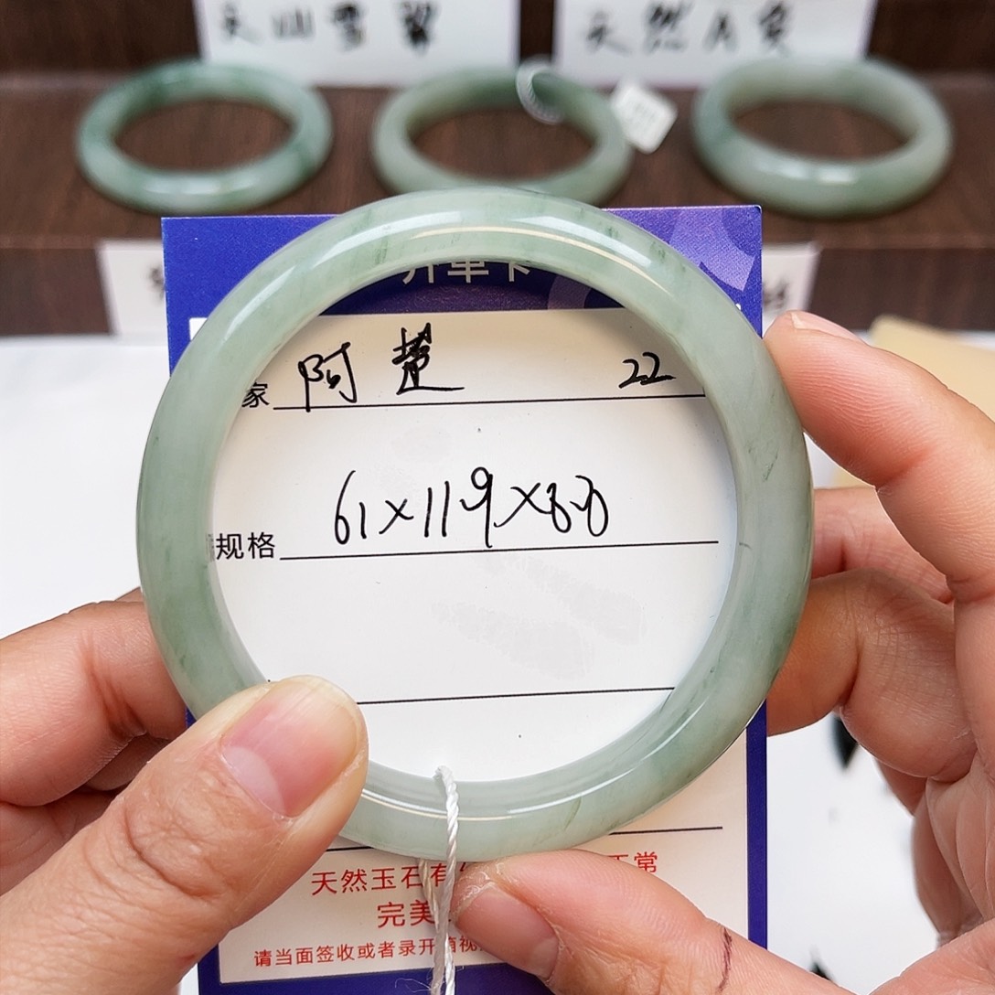 石英质玉手镯未镶嵌阿*?