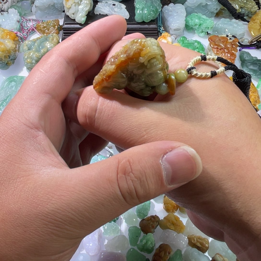 翡翠颈饰未镶嵌天然