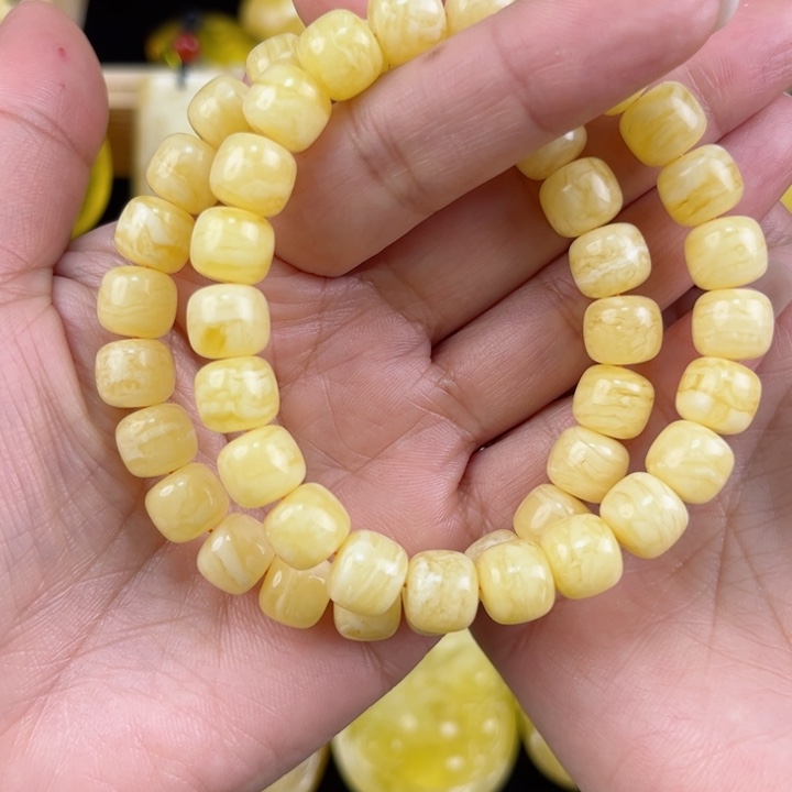 琥珀珠宝奇石未镶嵌琥珀，多样性发其一