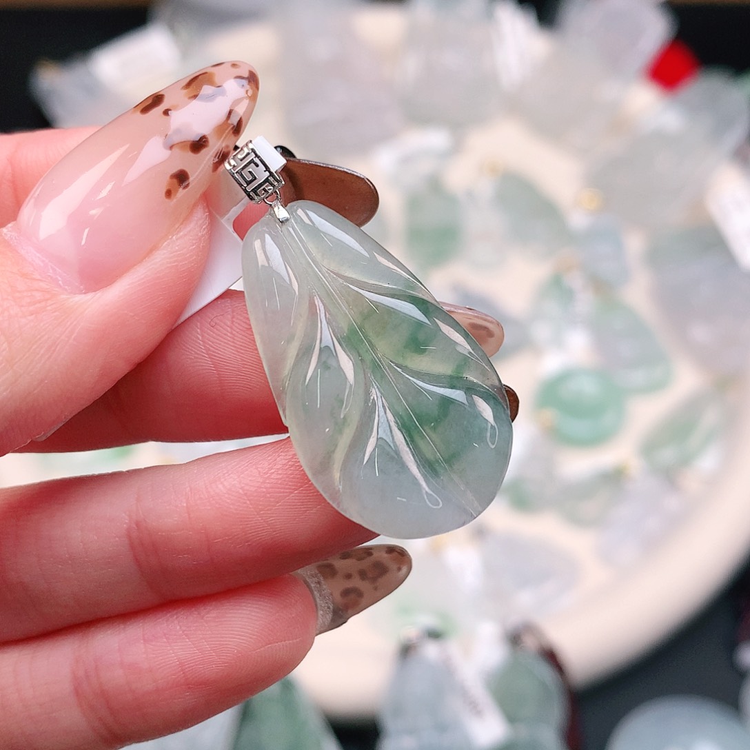 翡翠颈饰18K金镶嵌飘花芭蕉叶36、30.6、18、4