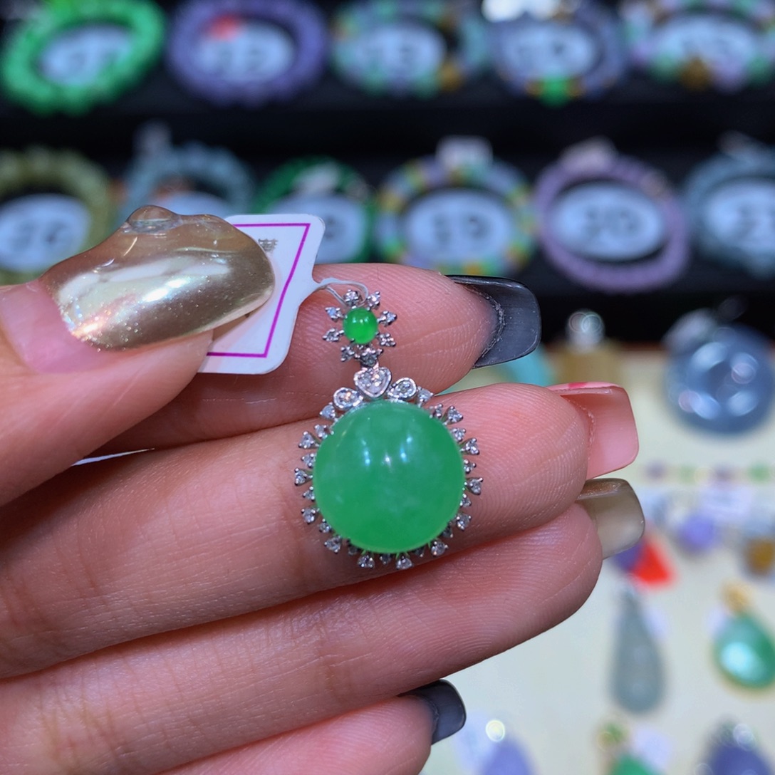 宣***花翡翠18K金镶嵌颈饰翡翠