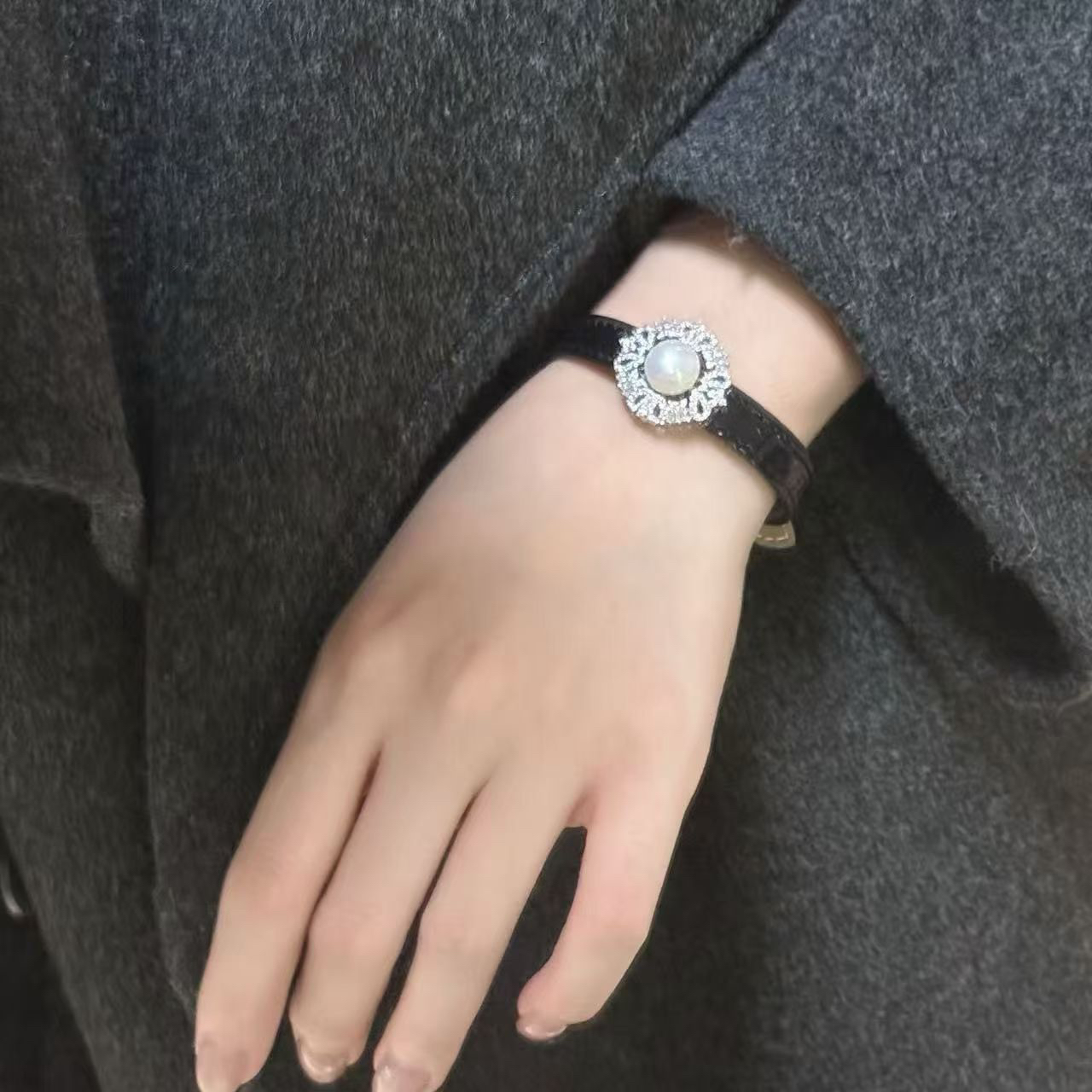 一款多戴珍珠真皮腕带小香风精致气质手链
