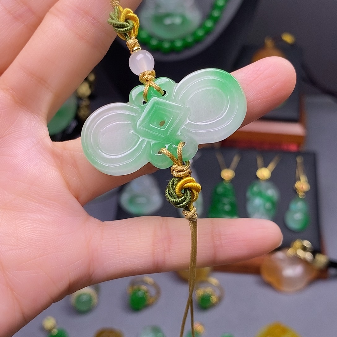 吊坠(赠链)未镶嵌翡翠