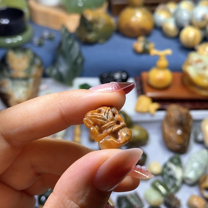 卍***卍未镶嵌岫岩河磨玉（透闪石质玉）挂件
