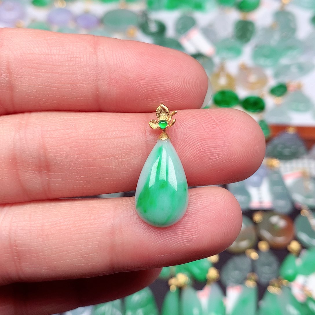 翡翠颈饰18K金镶嵌天然翡翠A货