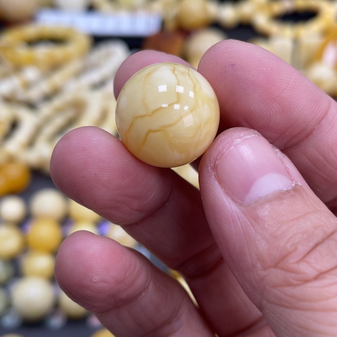 琥珀珠宝奇石未镶嵌17.9mm瑕疵