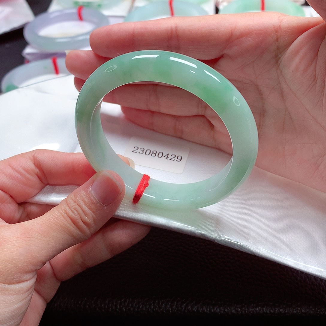 翡翠手镯未镶嵌天然A货翡翠手镯  