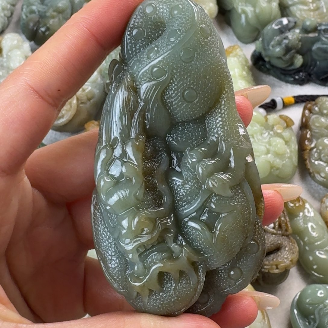 和田玉未镶嵌把件