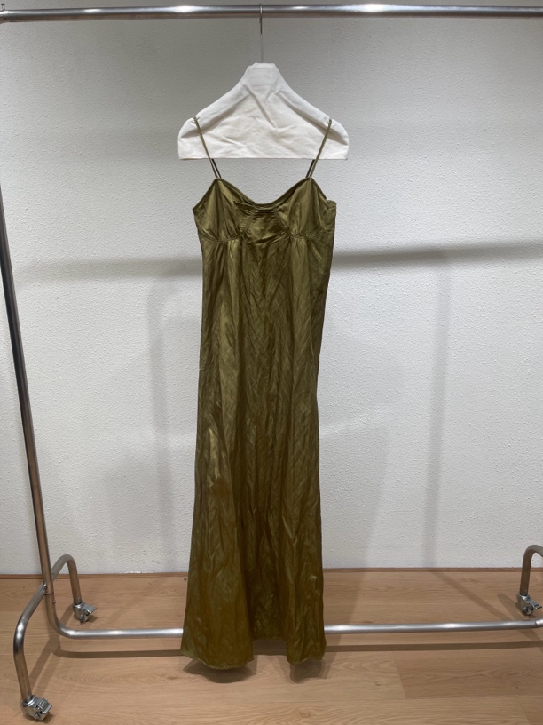 金箔肌理挺阔吊带连衣裙（094）