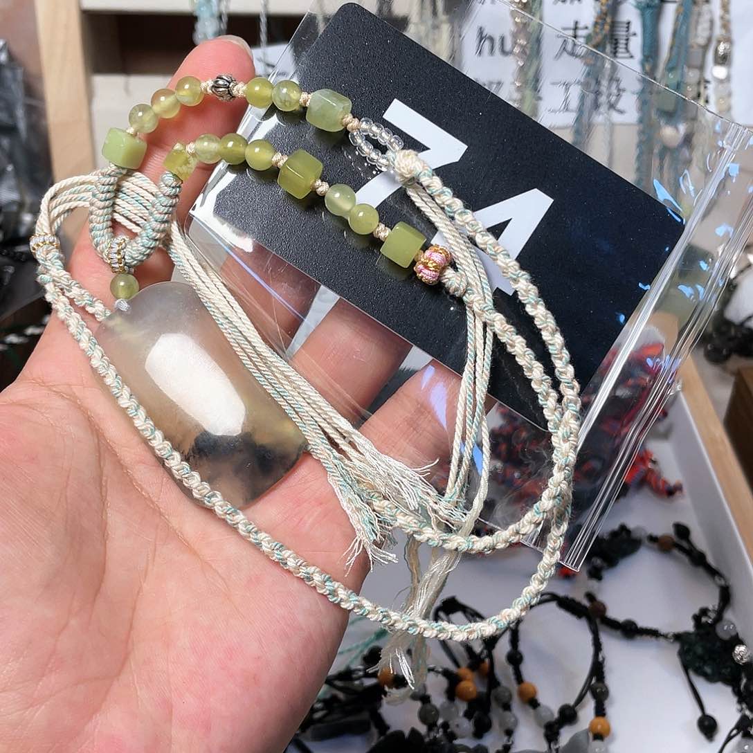 蛇纹石玉颈饰合金⭐*萌