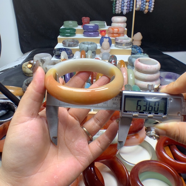 未镶嵌手镯石英质玉