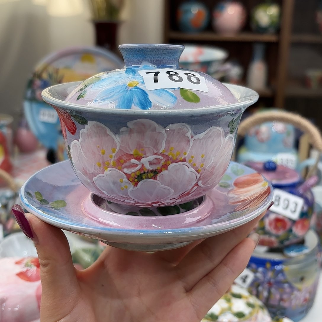 瓷片hhggggtyyyyyyhm