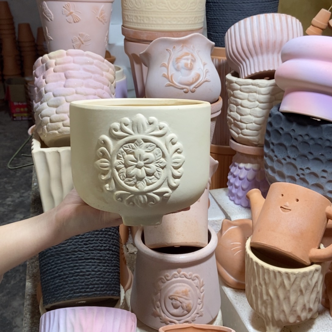 17×13白陶三脚雕花 粗陶1个