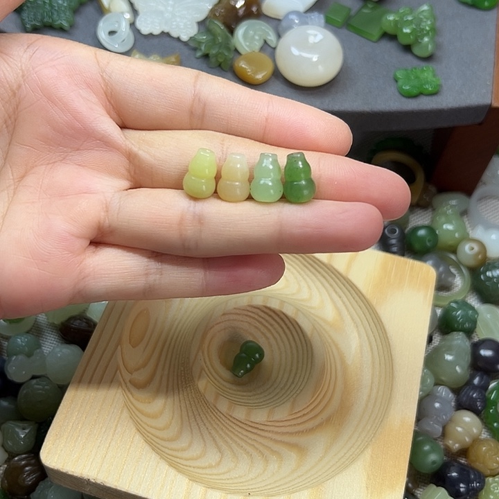 熊***觉未镶嵌和田玉挂件