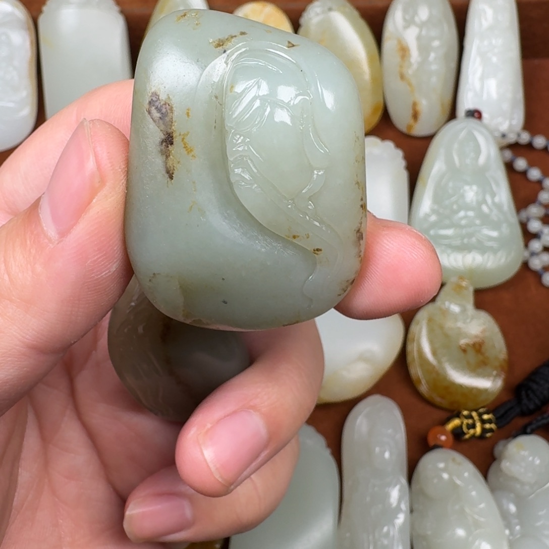 和田玉未镶嵌颈饰