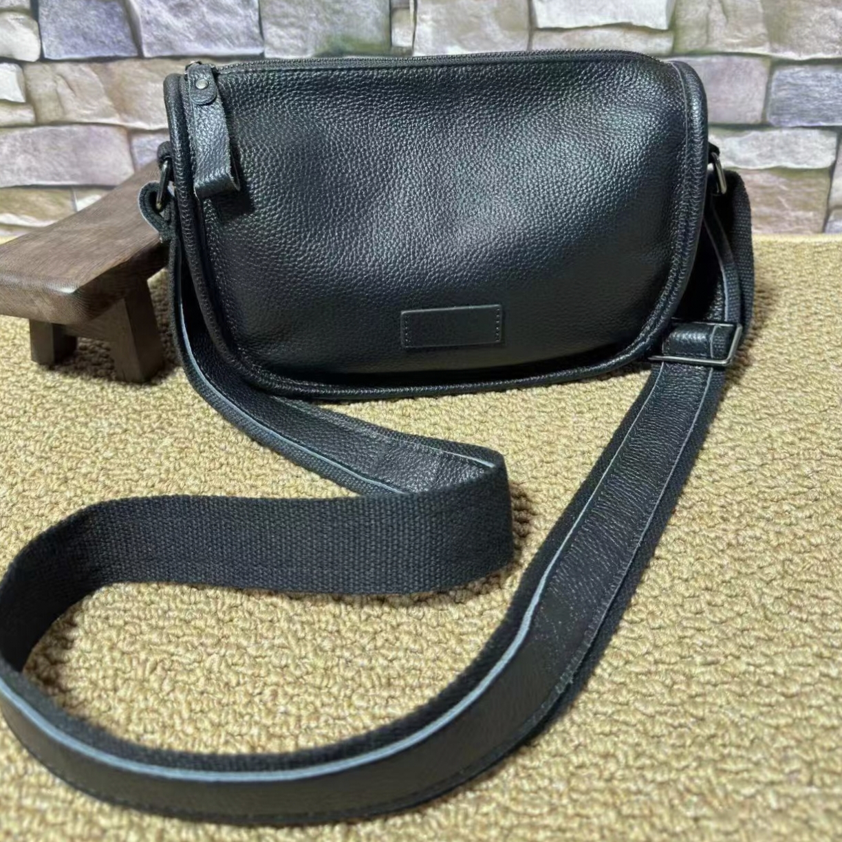 新款轻奢头层牛皮单肩斜挎饺子包款式时尚休闲百搭简约荔枝纹纹理