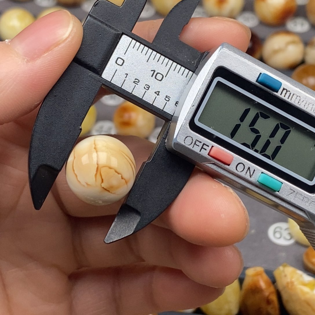 蜜蜡珠宝奇石未镶嵌