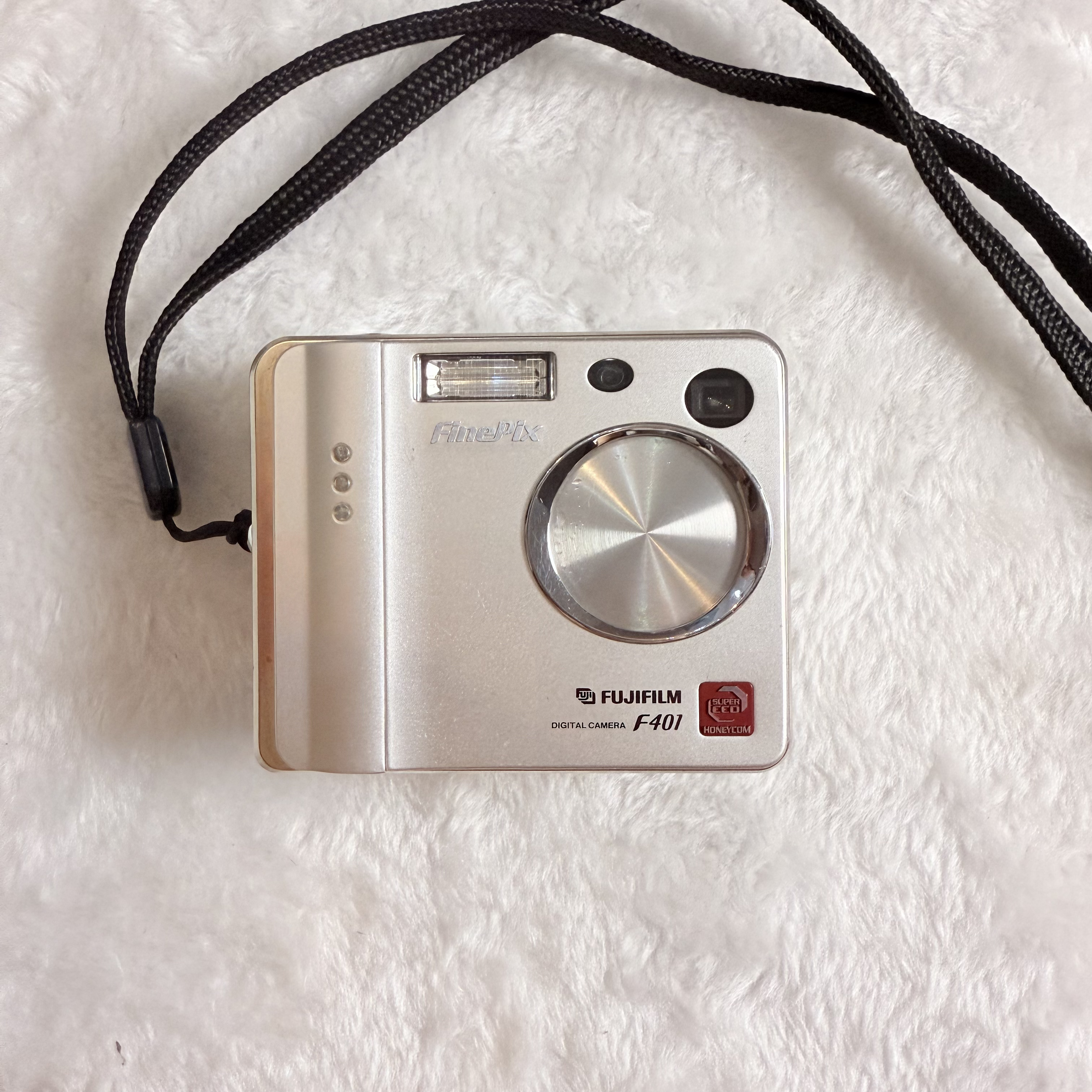 95新 Fujifilm/富士 F401网红豆腐块机子超级可爱sm卡 读卡器自备