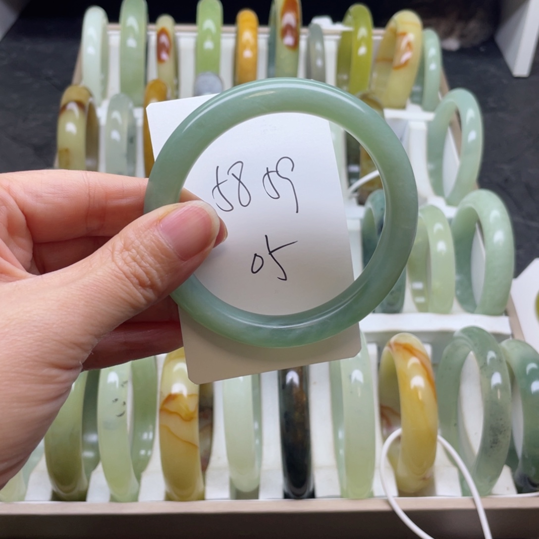 ****水未镶嵌蛇纹石玉手镯