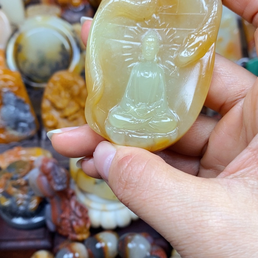 石英质玉（黄龙玉）颈饰未镶嵌