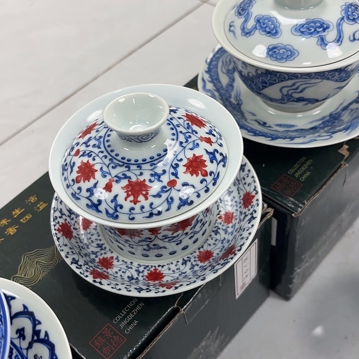 瓷片釉里红缠枝莲三才马蹄盖碗景德镇