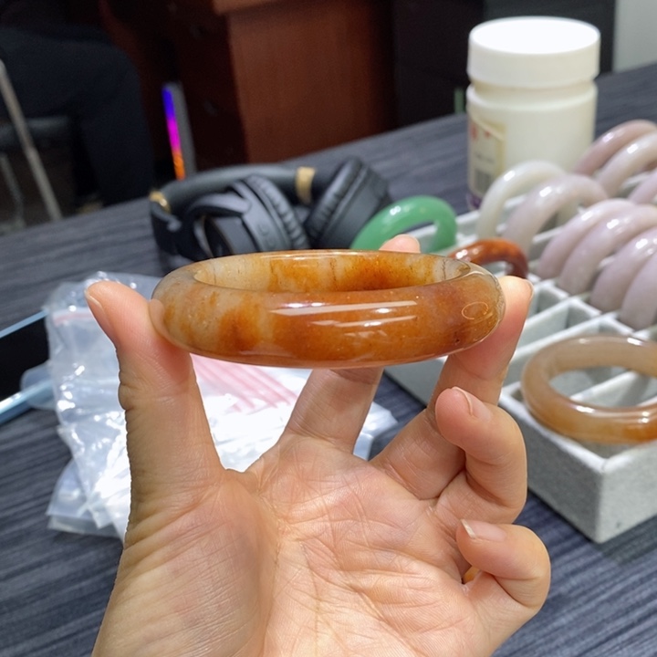 石英质玉手镯未镶嵌佘太翠手镯