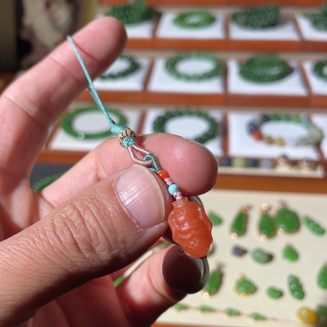 南红玛瑙颈饰未镶嵌