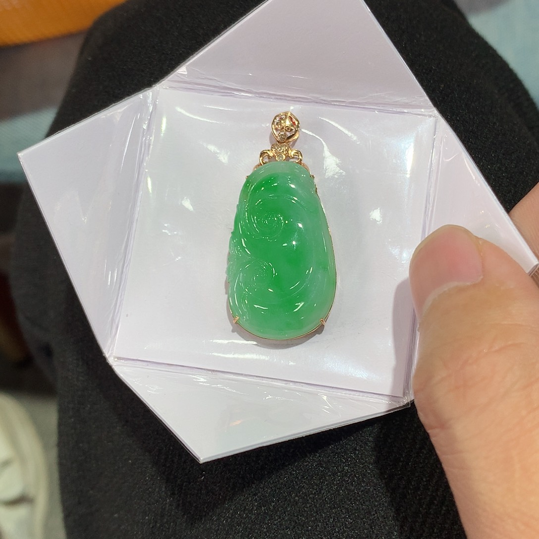 翡翠吊坠(赠链)18K金镶嵌