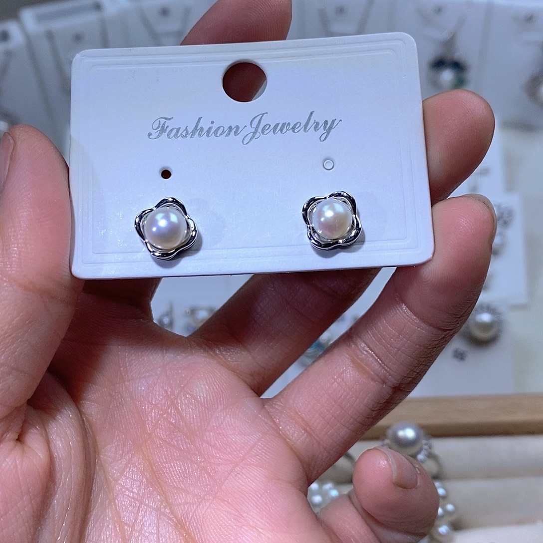 淡水珍珠耳饰未镶嵌