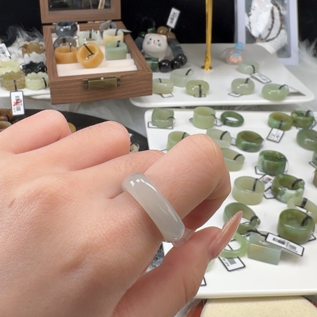 和田玉未镶嵌戒指o94粉紫方圆17.4