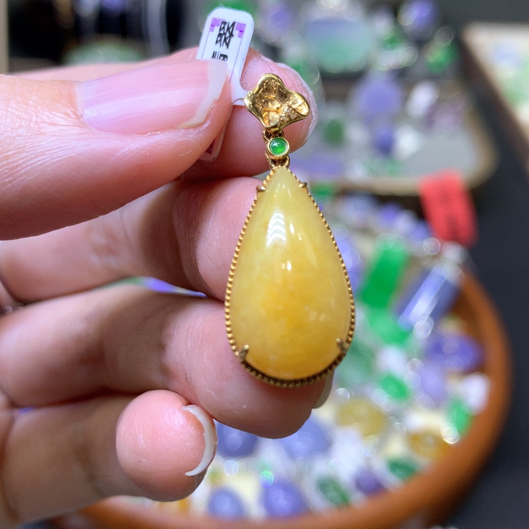 【闪购商品】翡翠颈饰18K金镶嵌翡翠吊坠项链