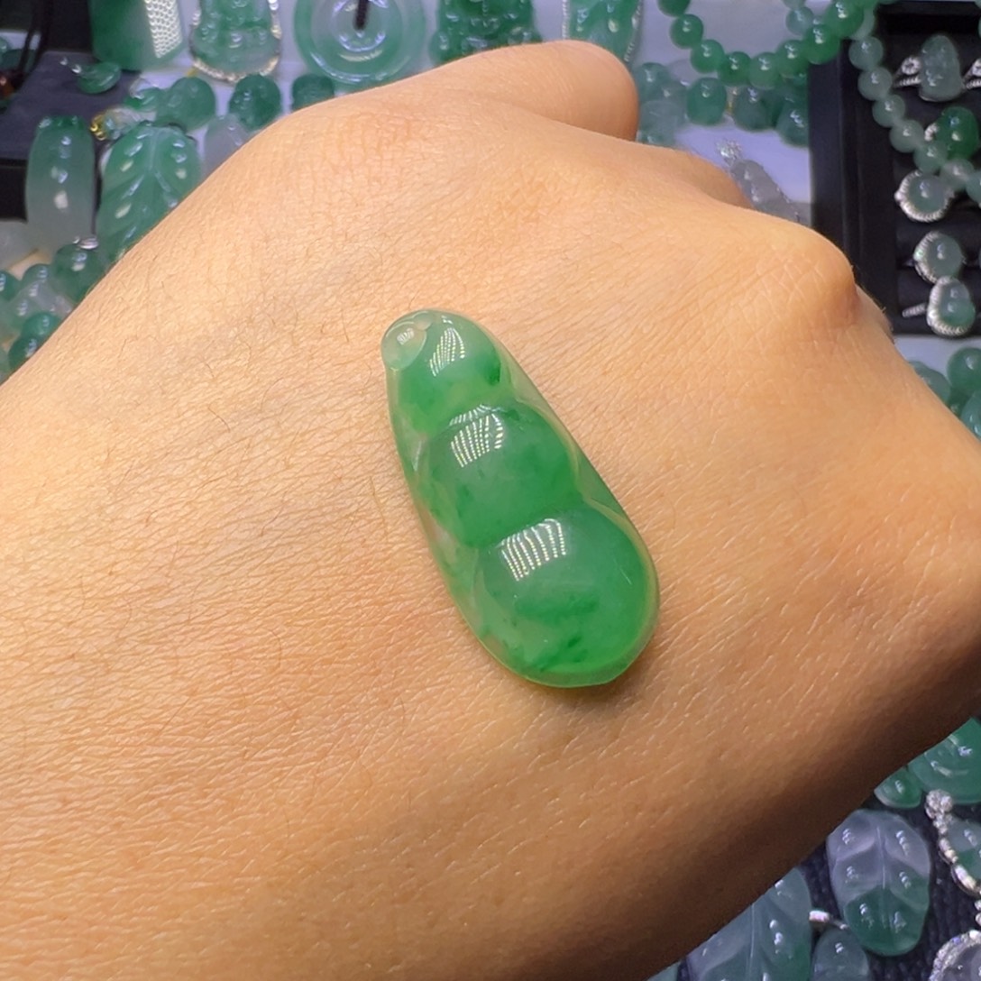 石英质玉（非洲翠）未镶嵌颈饰