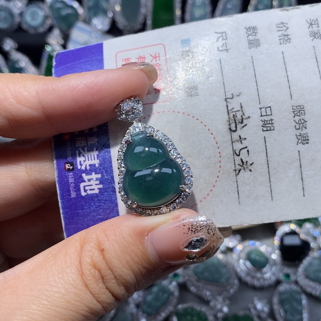 翡翠颈饰未镶嵌翡翠