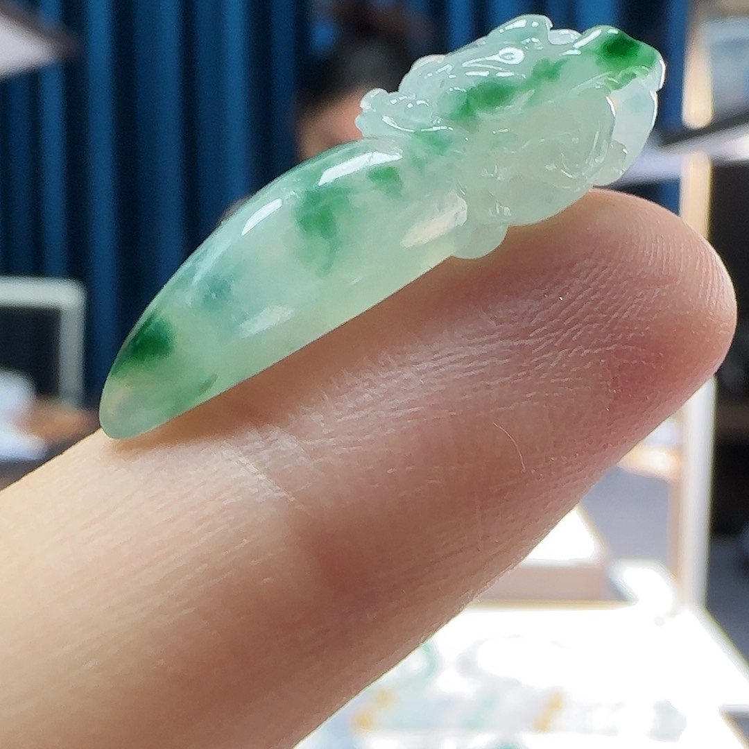 翡翠颈饰未镶嵌龙牙