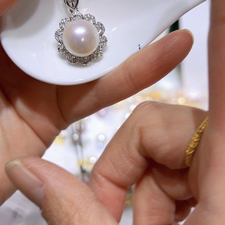 淡水珍珠白珠银色花包吊坠银S925镶嵌