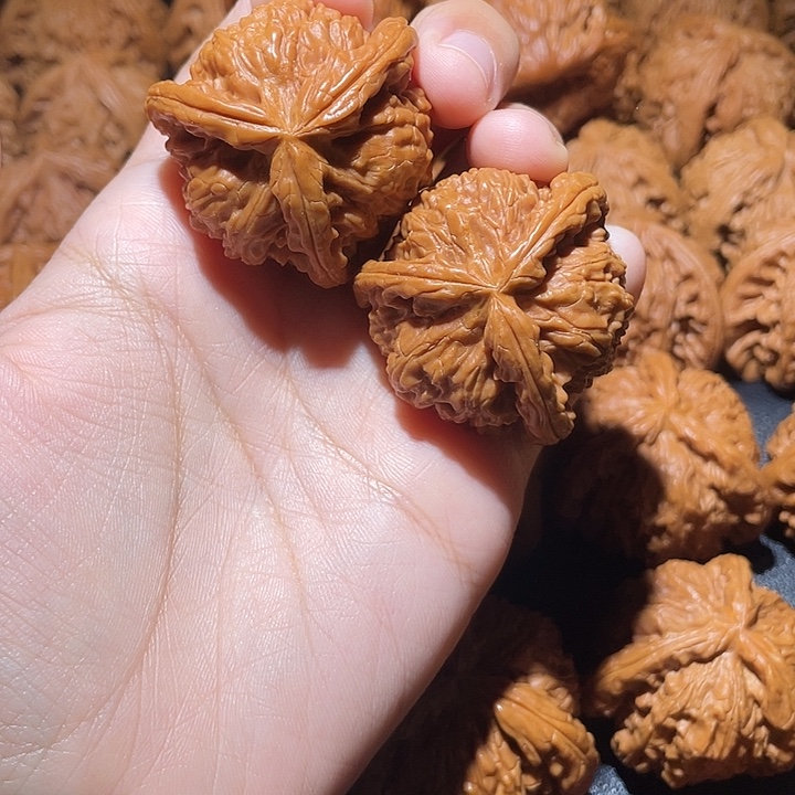 大***斌吊坠文玩核桃小妹三棱